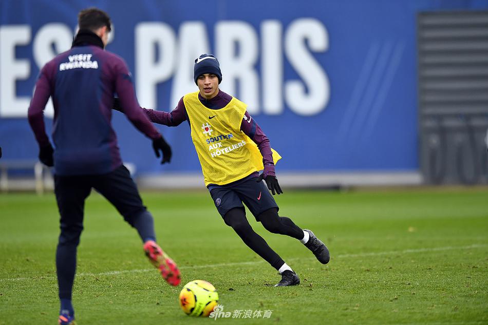 巴黎圣日耳曼球队战术训练积极，备战迎接挑战的简单介绍