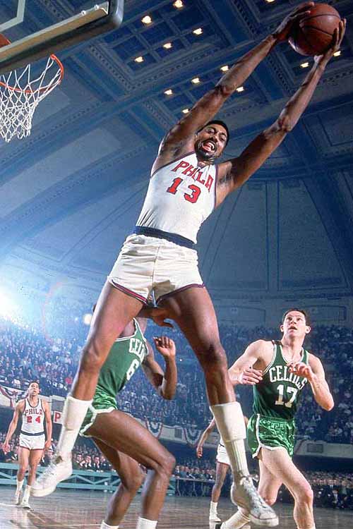 张伯伦准时归队，球队士气大为提升