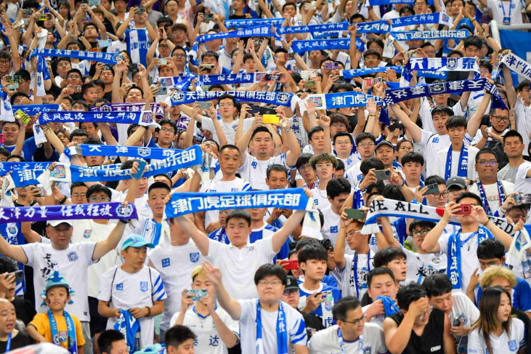 新葡京娱乐城-包含球迷们为足球偶像助威，热情高涨的词条